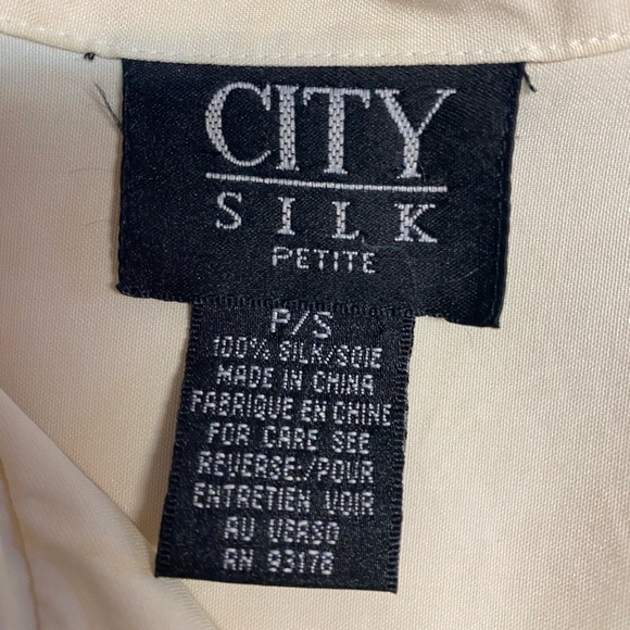 City Silk Short Sleeve Button Up 100% Silk Blouse Women’s PS - Picture 3 of 3